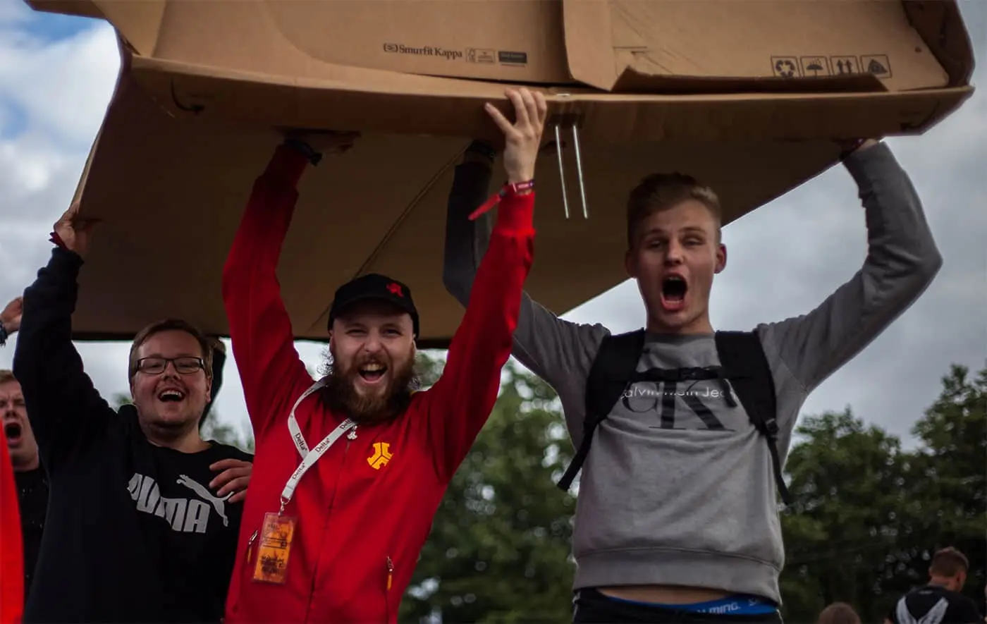 Coretours travellers moving their KarTent at Defqon.1