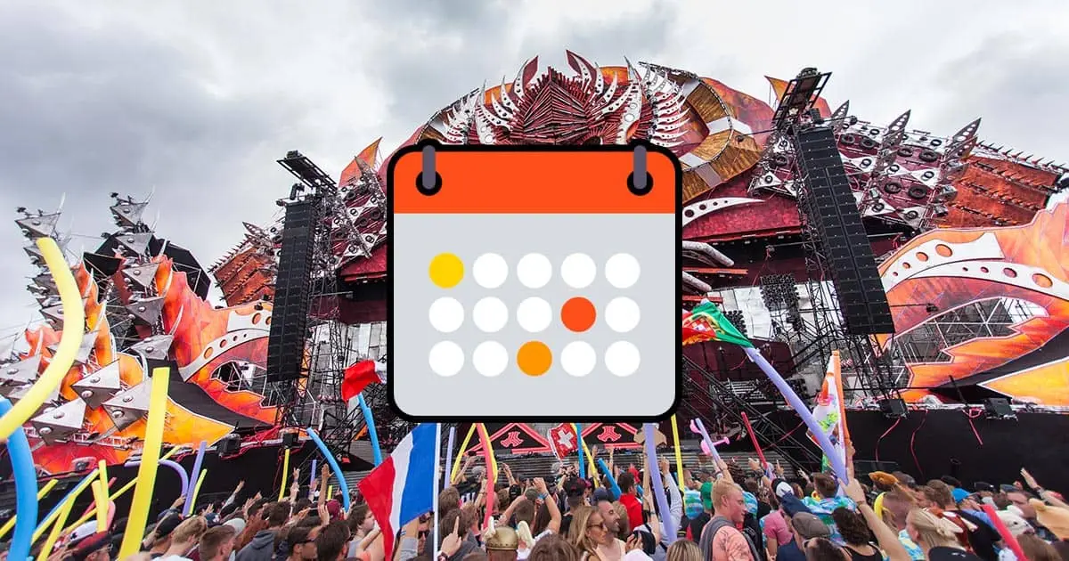 Scen på Defqon.1 med en kalenderikon