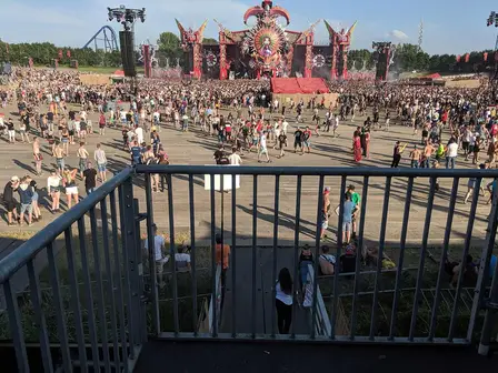 Utsikt över huvudscenen på Defqon.1
